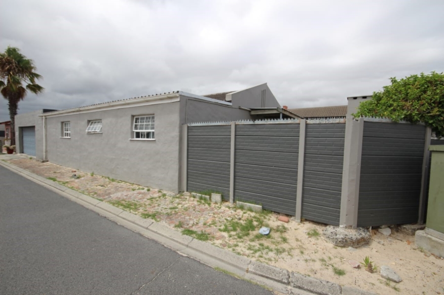 3 Bedroom Property for Sale in The Connifers Western Cape